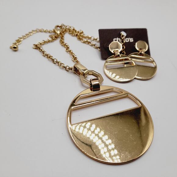 Chico’s Openwork Pendant Necklace & Matching Post Earrings Jewelry Set - Picture 3 of 7